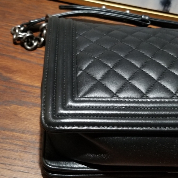 Traded Chanel Boy Bag New Medium Lambskin - Picture 15 of 16